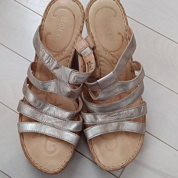 Born Women's Metallic Gold Leather Slip-On Cork Heel Wedge Sandals Size 8 - Picture 1 of 7